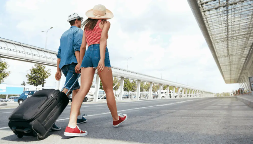 stay-health-while-traveling-1024x558-1024x585