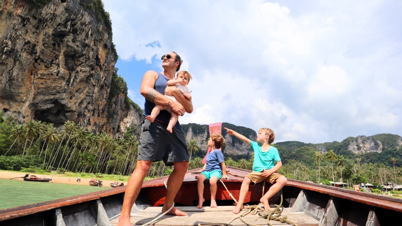 Backpacking-Family-Krabi-Railay-Thailand-boat
