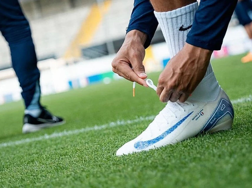 _0012_A Manual for Football Shoe Selection